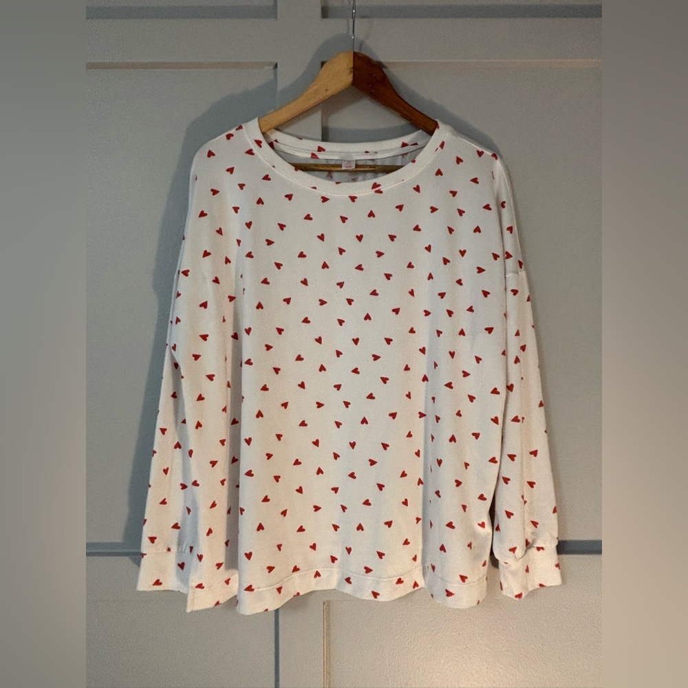 Red Heart Patterned Cozy Top - Picture 2 of 9
